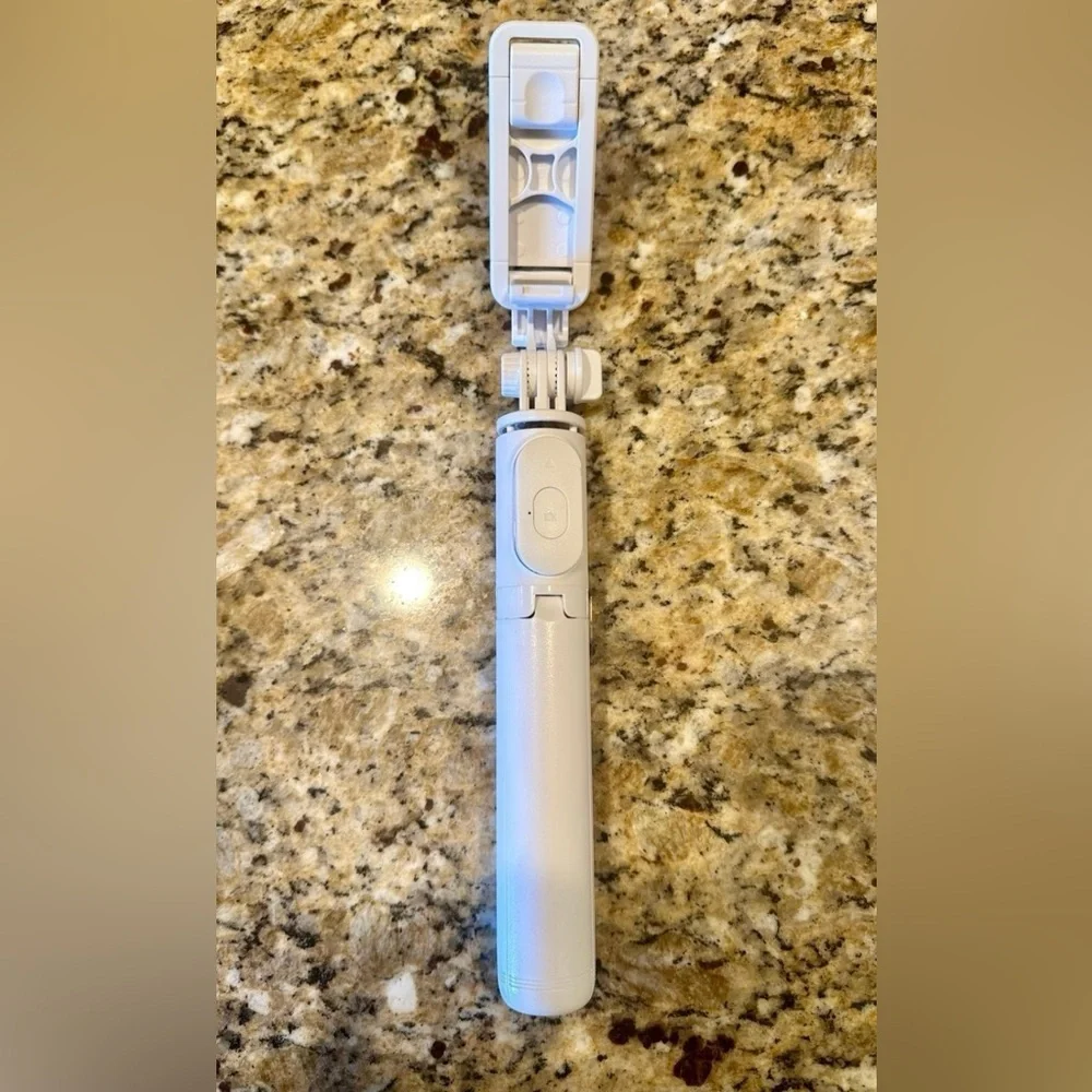 KzomKzoo Selfie Stick New White Blue Tooth